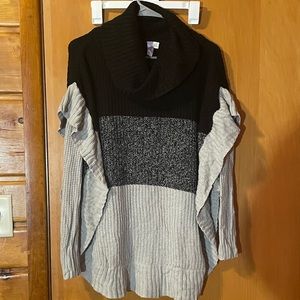 Grey/Black turtneck with open sides